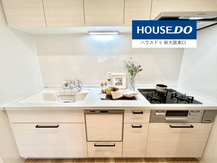 食洗器・グリル・三口コンロ付きのシステムキッチンです。
(一部リフォーム中)