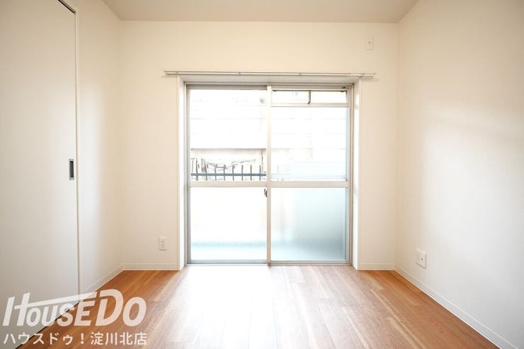 ■■本日内覧可能■■
阪急宝塚線「三国」駅まで徒歩8分!新大阪駅まで車で6分!
全面リフォーム歴あり(全室クロス・フローリング貼替
・水廻りすべて新調(キッチン・洗面・浴室・トイレ)エアコン設置