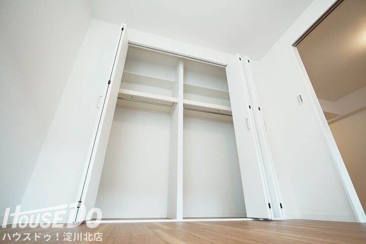 ■■本日内覧可能■■
阪急宝塚線「三国」駅まで徒歩8分!新大阪駅まで車で6分!
全面リフォーム歴あり(全室クロス・フローリング貼替
・水廻りすべて新調(キッチン・洗面・浴室・トイレ)エアコン設置