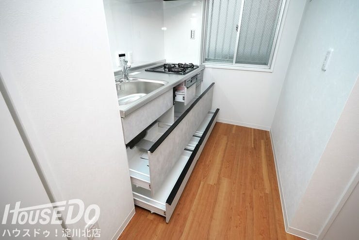 ■■本日内覧可能■■
阪急宝塚線「三国」駅まで徒歩8分!新大阪駅まで車で6分!
全面リフォーム歴あり(全室クロス・フローリング貼替
・水廻りすべて新調(キッチン・洗面・浴室・トイレ)エアコン設置