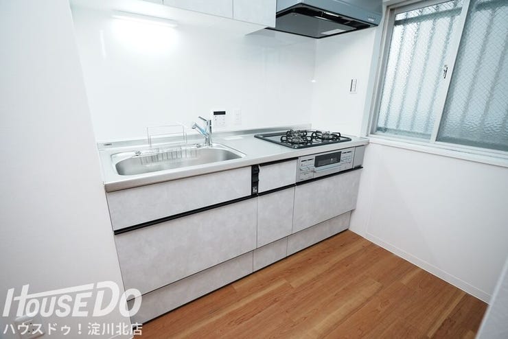 ■■本日内覧可能■■
阪急宝塚線「三国」駅まで徒歩8分!新大阪駅まで車で6分!
全面リフォーム歴あり(全室クロス・フローリング貼替
・水廻りすべて新調(キッチン・洗面・浴室・トイレ)エアコン設置