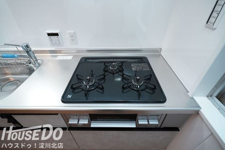 ■■本日内覧可能■■
阪急宝塚線「三国」駅まで徒歩8分!新大阪駅まで車で6分!
全面リフォーム歴あり(全室クロス・フローリング貼替
・水廻りすべて新調(キッチン・洗面・浴室・トイレ)エアコン設置