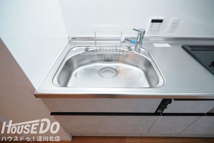 ■■本日内覧可能■■
阪急宝塚線「三国」駅まで徒歩8分!新大阪駅まで車で6分!
全面リフォーム歴あり(全室クロス・フローリング貼替
・水廻りすべて新調(キッチン・洗面・浴室・トイレ)エアコン設置