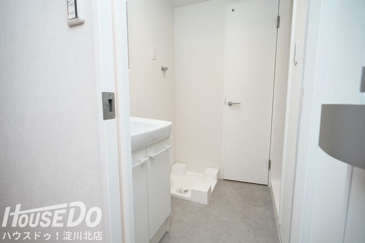 ■■本日内覧可能■■
阪急宝塚線「三国」駅まで徒歩8分!新大阪駅まで車で6分!
全面リフォーム歴あり(全室クロス・フローリング貼替
・水廻りすべて新調(キッチン・洗面・浴室・トイレ)エアコン設置