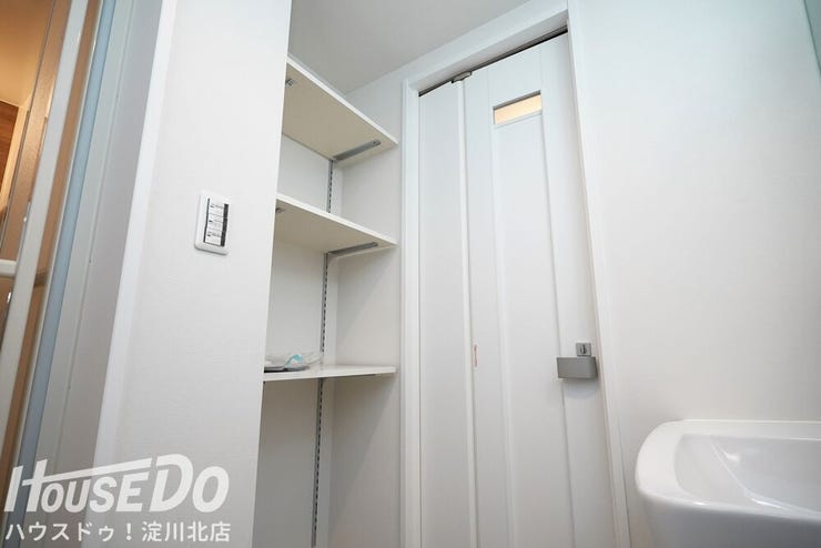 ■■本日内覧可能■■
阪急宝塚線「三国」駅まで徒歩8分!新大阪駅まで車で6分!
全面リフォーム歴あり(全室クロス・フローリング貼替
・水廻りすべて新調(キッチン・洗面・浴室・トイレ)エアコン設置