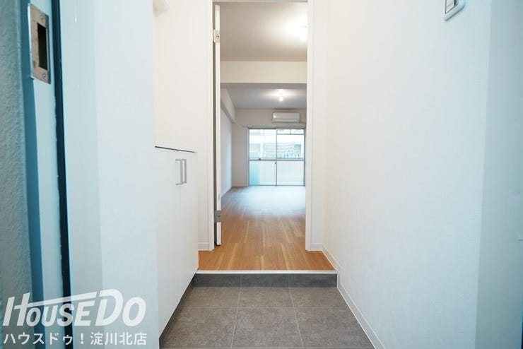 ■■本日内覧可能■■
阪急宝塚線「三国」駅まで徒歩8分!新大阪駅まで車で6分!
全面リフォーム歴あり(全室クロス・フローリング貼替
・水廻りすべて新調(キッチン・洗面・浴室・トイレ)エアコン設置