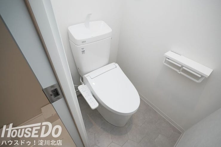 ■■本日内覧可能■■
阪急宝塚線「三国」駅まで徒歩8分!新大阪駅まで車で6分!
全面リフォーム歴あり(全室クロス・フローリング貼替
・水廻りすべて新調(キッチン・洗面・浴室・トイレ)エアコン設置