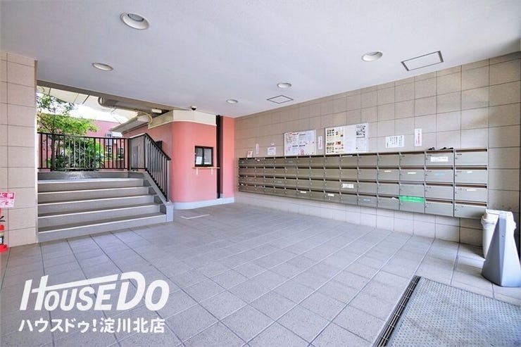 ■■本日内覧可能■■
阪急宝塚線「三国」駅まで徒歩8分!新大阪駅まで車で6分!
全面リフォーム歴あり(全室クロス・フローリング貼替
・水廻りすべて新調(キッチン・洗面・浴室・トイレ)エアコン設置