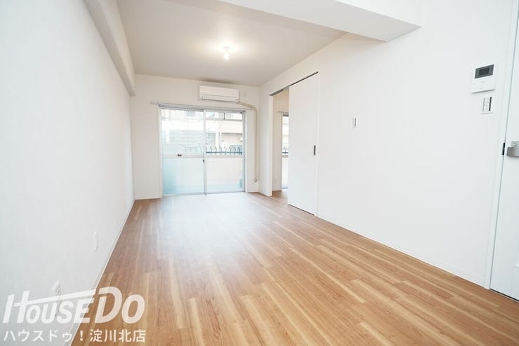 ■■本日内覧可能■■
阪急宝塚線「三国」駅まで徒歩8分!新大阪駅まで車で6分!
全面リフォーム歴あり(全室クロス・フローリング貼替
・水廻りすべて新調(キッチン・洗面・浴室・トイレ)エアコン設置