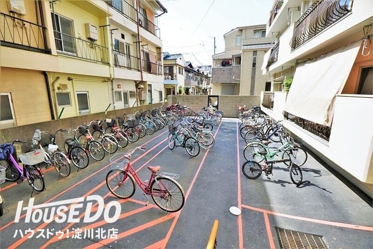 ■■本日内覧可能■■
阪急宝塚線「三国」駅まで徒歩8分!新大阪駅まで車で6分!
全面リフォーム歴あり(全室クロス・フローリング貼替
・水廻りすべて新調(キッチン・洗面・浴室・トイレ)エアコン設置