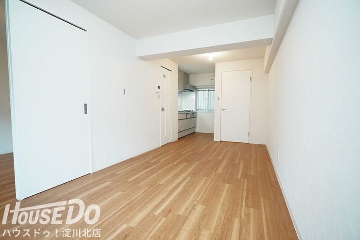 ■■本日内覧可能■■
阪急宝塚線「三国」駅まで徒歩8分!新大阪駅まで車で6分!
全面リフォーム歴あり(全室クロス・フローリング貼替
・水廻りすべて新調(キッチン・洗面・浴室・トイレ)エアコン設置