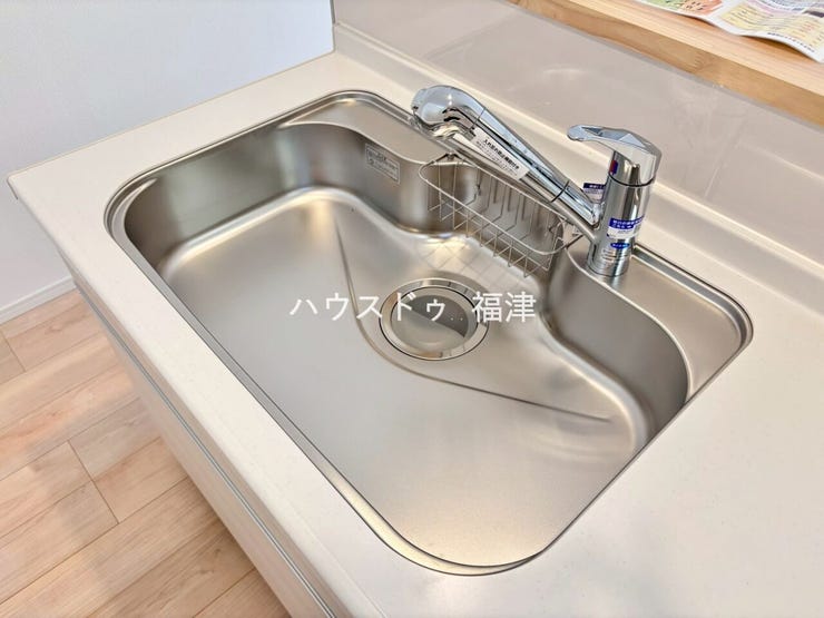 大きめのシンクで洗い物のストレス削減!
蛇口の先端に浄水器を内蔵しているため場所をとりません。
《糟屋郡新宮町緑ケ浜2丁目 新築戸建》