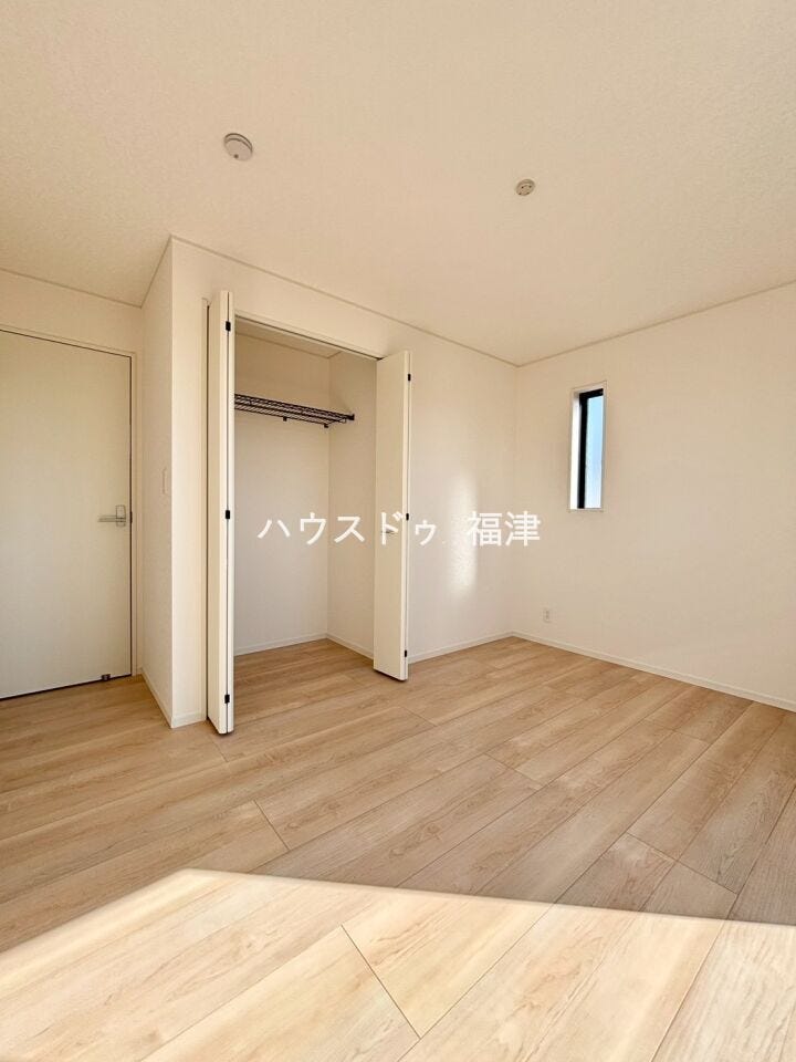 約6.5帖の洋室です♪
こちらのお部屋からもバルコニーにアクセスできます♪
《糟屋郡新宮町緑ケ浜2丁目 新築戸建》