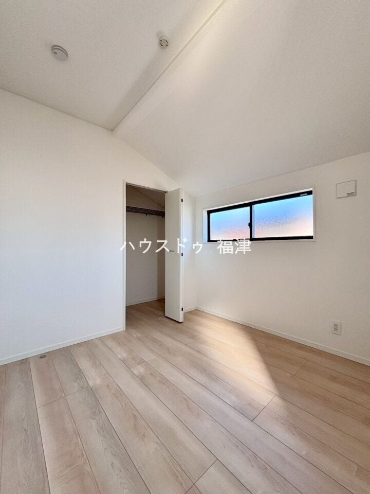 約4.5帖の洋室です♪
全居室フローリング!お掃除ロボットも大活躍ですね。
《糟屋郡新宮町緑ケ浜2丁目 新築戸建》