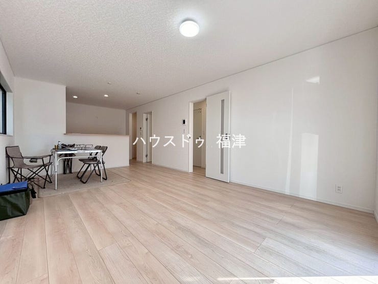 大きなテレビを置いたり、ソファーを置いたり…
想像が膨らみますね。
《糟屋郡新宮町緑ケ浜2丁目 新築戸建》