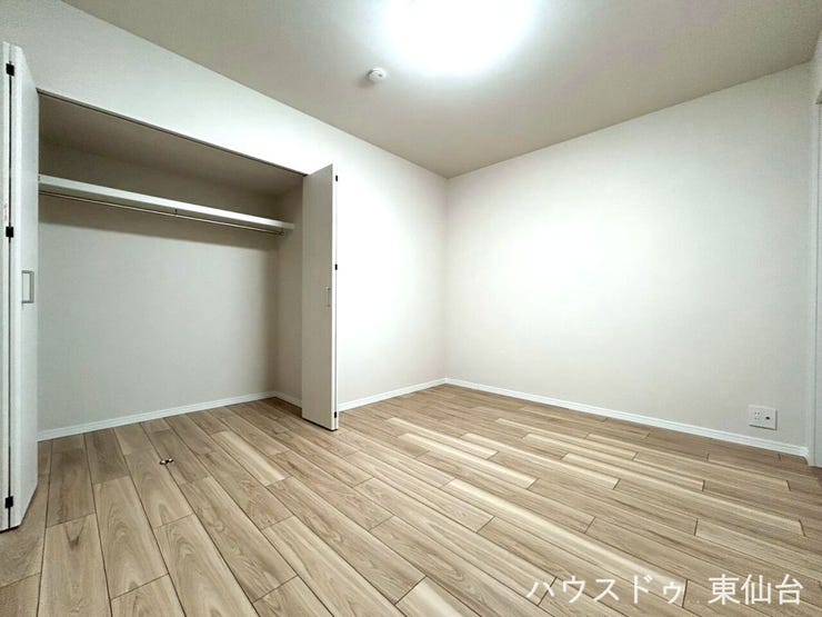 開け閉めしやすい両開き扉で、忙しい朝もスムーズに