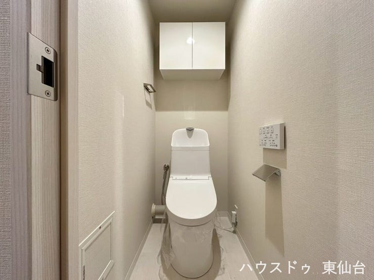 予備のペーパーも掃除用品も”見せない収納”でいつでも清潔をキープ