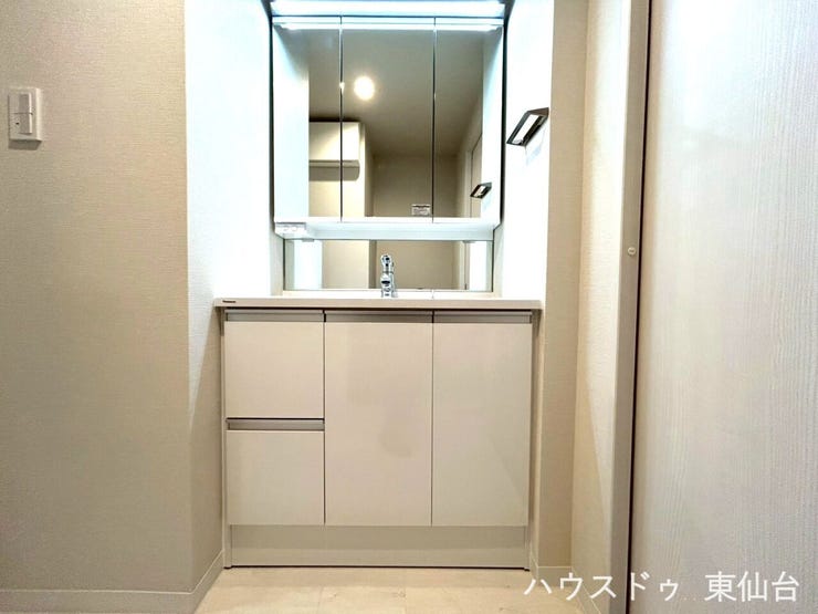 清潔感と機能性を兼ね備えた、使いやすい洗面空間