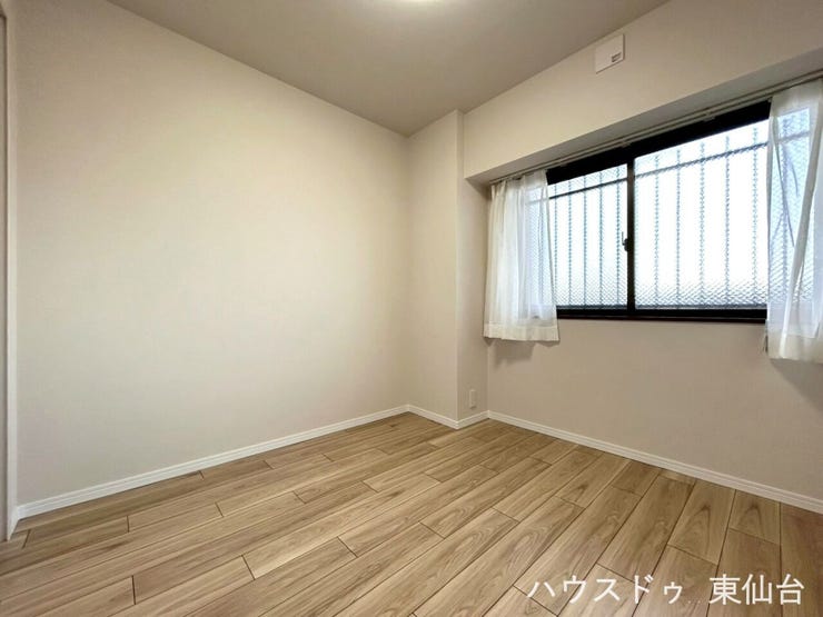 シンプルで家具の配置もしやすいこちらの洋室は4.1帖書斎や子供部屋にピッタリ!