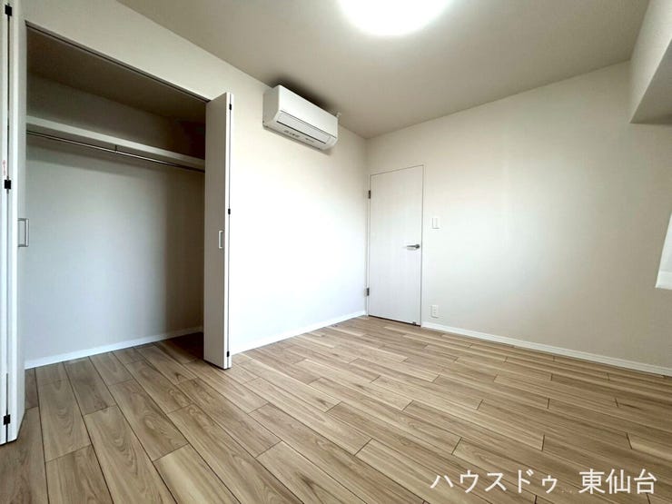 奥行きたっぷりのクローゼットで、季節物もラクラク整理