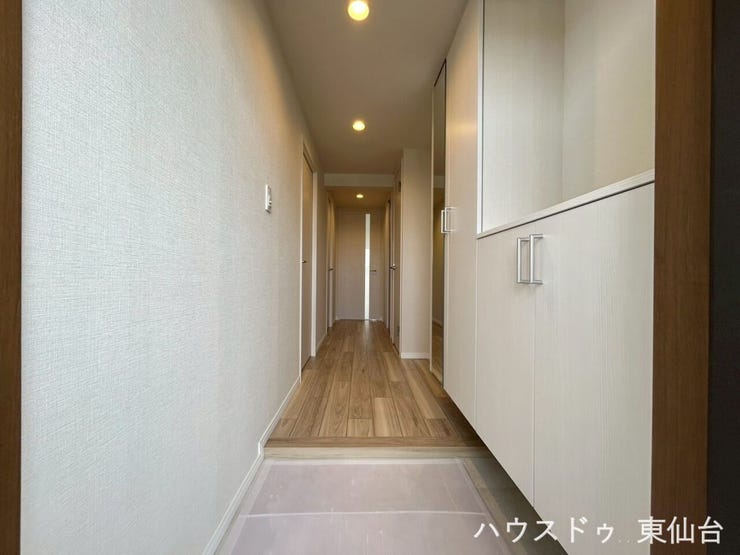 靴も小物もすっきり収まる、収納力のある玄関スペース