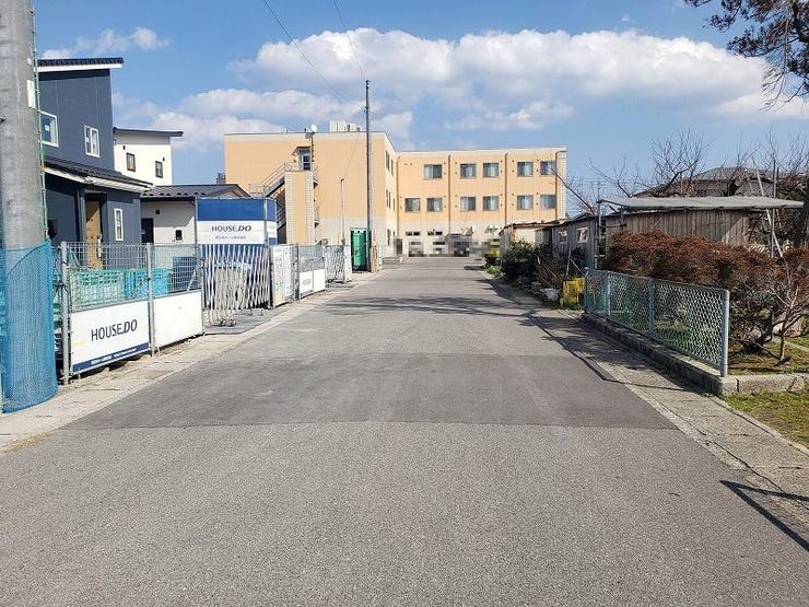 道路幅6mとゆったりしており、お車の運転も安心です。