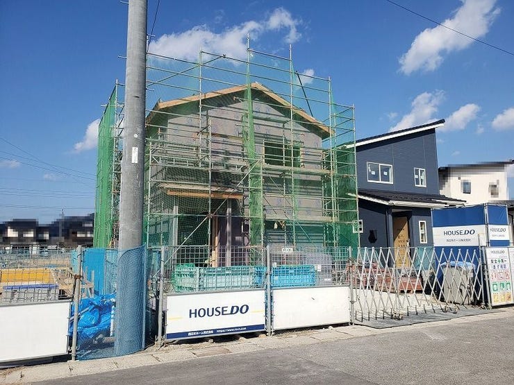 【外観】
敷地内には3台駐車可能で来客時も安心です!
2月下旬棟上げしました!