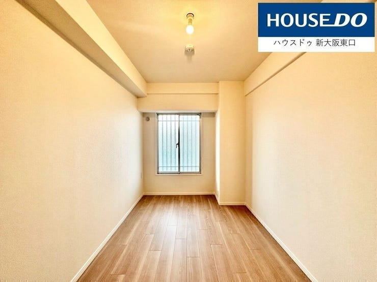 リビングと洋室5.3帖はスライドドアで繋がっており、開け放つと広大なスペースになります。