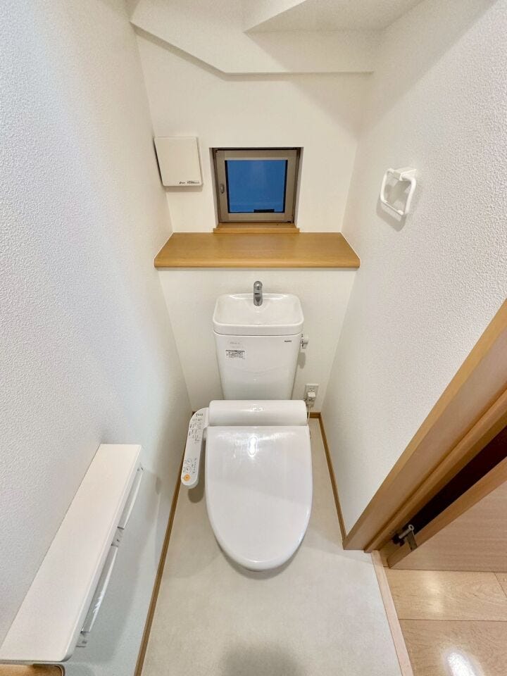 階段下スペースを有効活用した1階トイレ