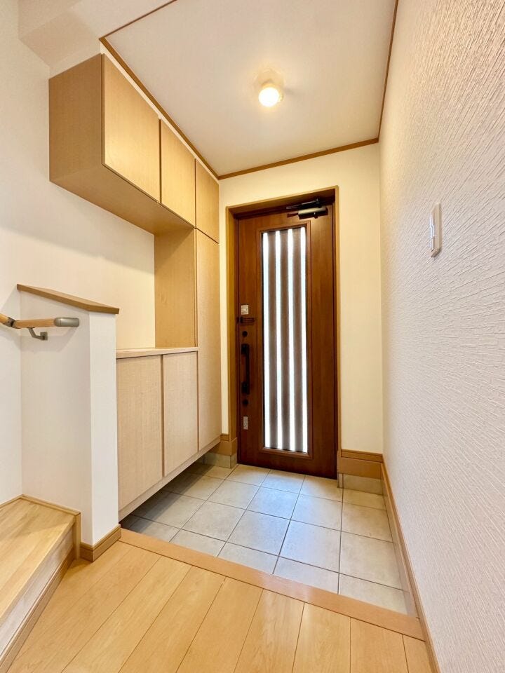 広々スッキリとしたおしゃれな玄関です♪