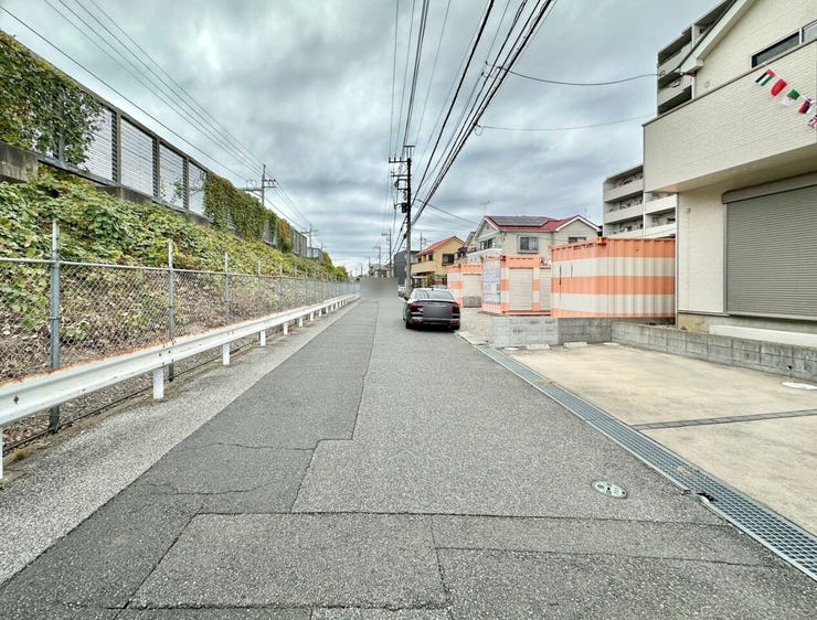 目の前は線路用地であり、日当たり×通風◎