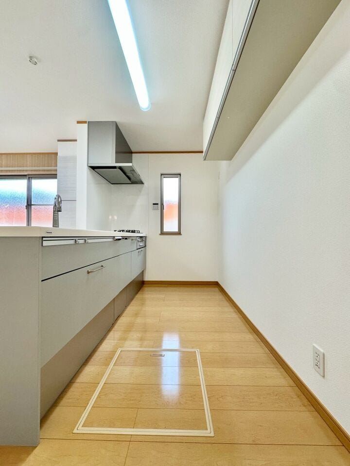 キッチンまわりも広さを意識して設計しましたので、動線が比較的スムーズです。