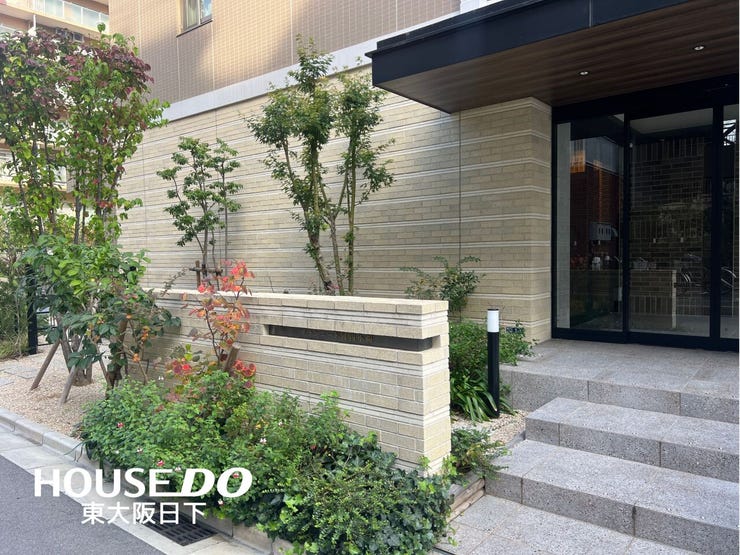 外観写真:植物が多く奇麗な入口です♪