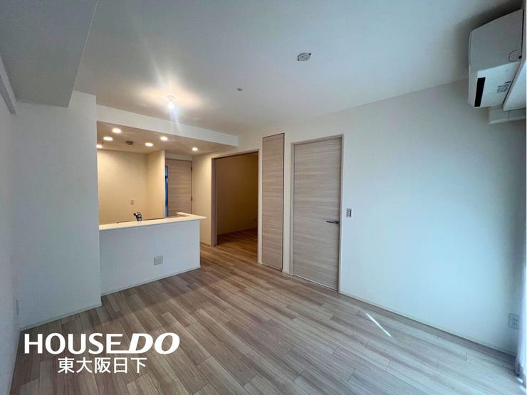 リビング:広々としたリビングダイニングは落ち着いた雰囲気に包まれて、伸びやかな空間の中で、ゆったりと家族団らんのひとときを過ごせます♪