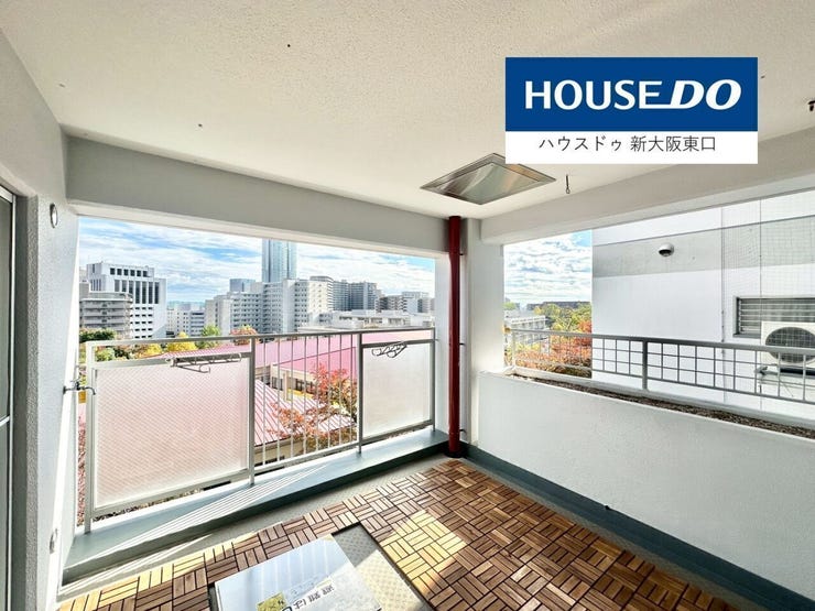 バルコニーからの眺め
時期的には紅葉がとてもキレイでした。