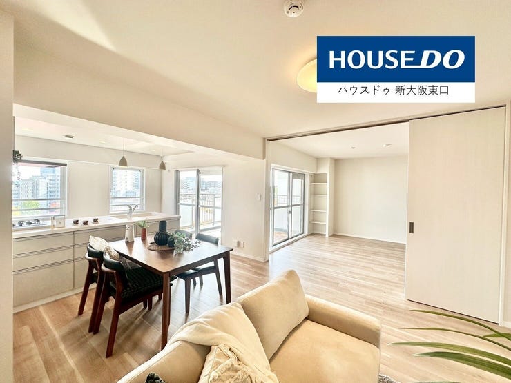 【外観】
リビング17帖
東と南から光が差し込む明るいお部屋です。