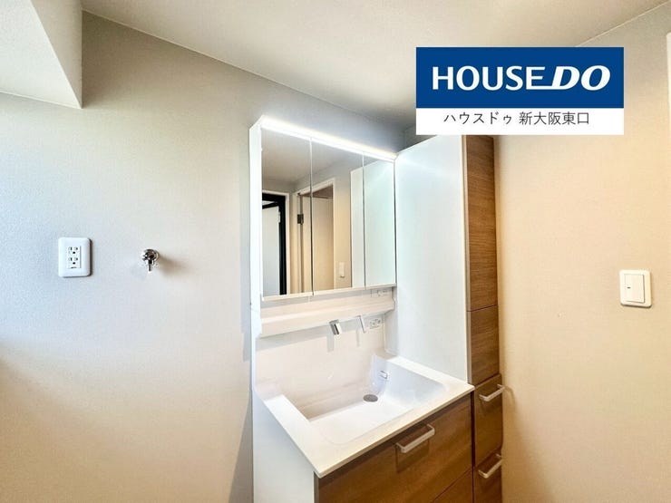 ボウルも大きく使い勝手がよいです。
窓があり、明るく清潔感のある洗面所です。