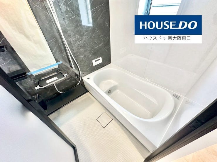 【新調】
浴室も新品です。
窓があり、清潔感があります。