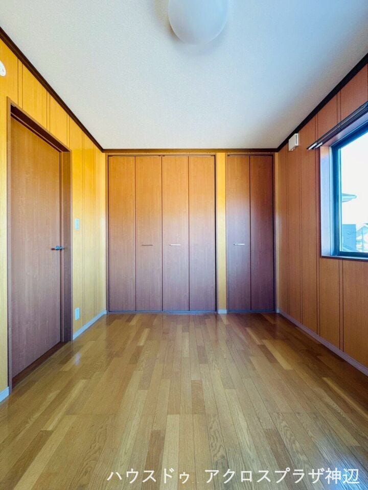 収納もたっぷりで2方向に窓があり、採光も通気もGoodです。