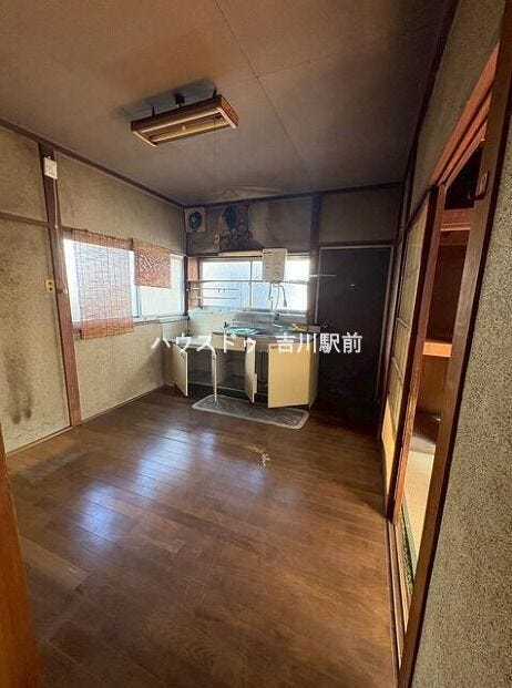 和室に隣接するリビングです!