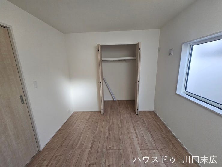 プライベートな時間を大切にできる個室空間。クローゼットを備えており、居住スペースを広々と使えます。