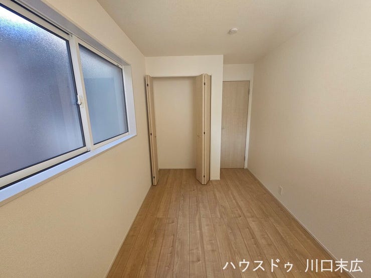 フローリング仕様で掃除がしやすく、清潔な状態を保ちやすい居室。どんな家具とも相性が良く、インテリアコーディネートを楽しめます。