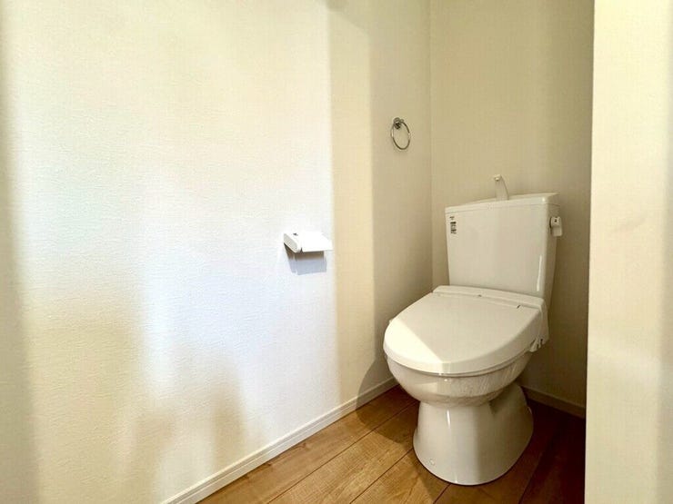 【Toilet】清潔感があり、落ち着いたデザインのトイレ。家族みんなが快適に使えます。