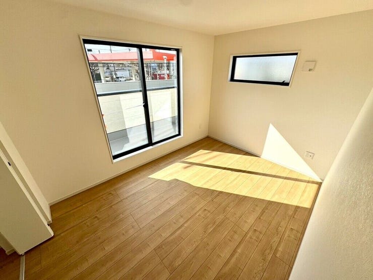 【Bedroom】ナチュラルな内装で、リラックスできる空間。寝室や書斎にも最適です。