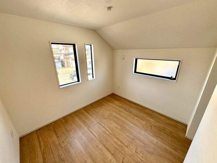 【Bedroom】ナチュラルな内装で、リラックスできる空間。寝室や書斎にも最適です。