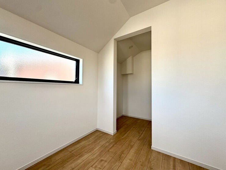 【Bedroom】収納力◎。家具の配置もしやすい機能的な洋室です。