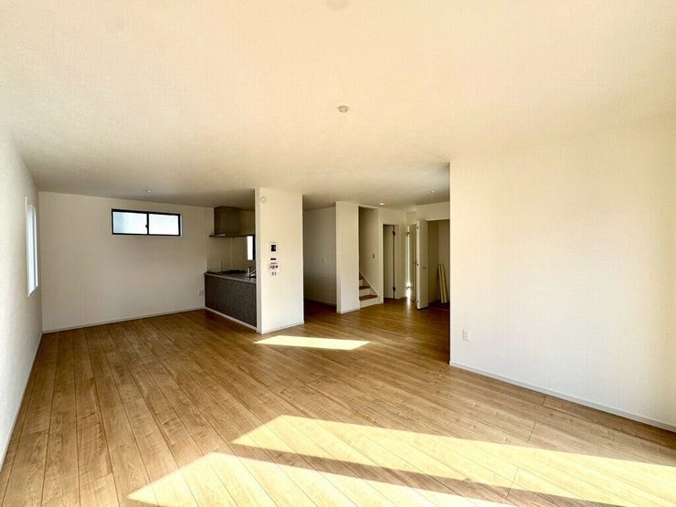 【Living】家族が集まりやすい場所で、くつろぎと会話が自然に生まれます。