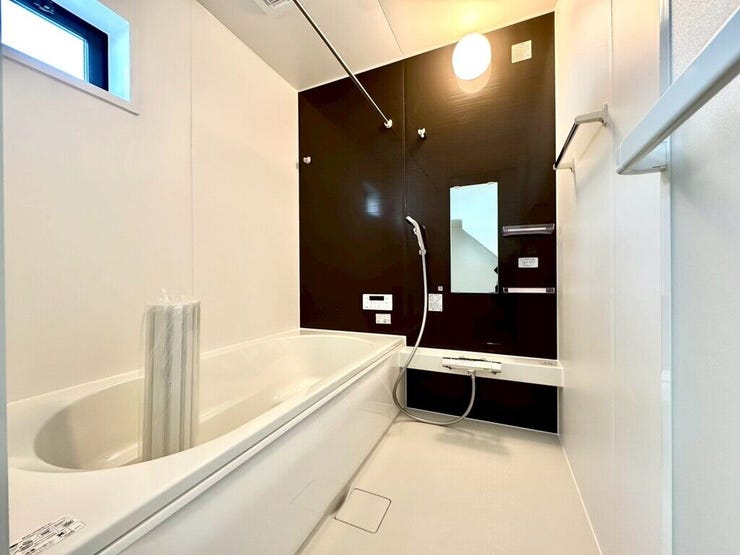 【Bathroom】お子様とのバスタイムにも十分な広さがあり、掃除も簡単にできます。