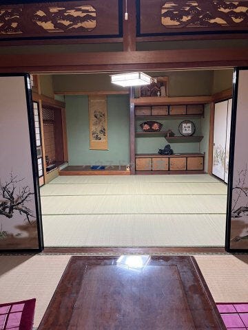 南側の続き間、奥が8帖、手前が6帖の和室です。