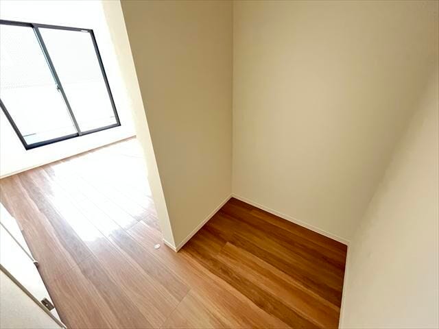 WIC付き8帖洋室:お洋服はもちろん、スーツケースなどの大物もしっかり収納できます。